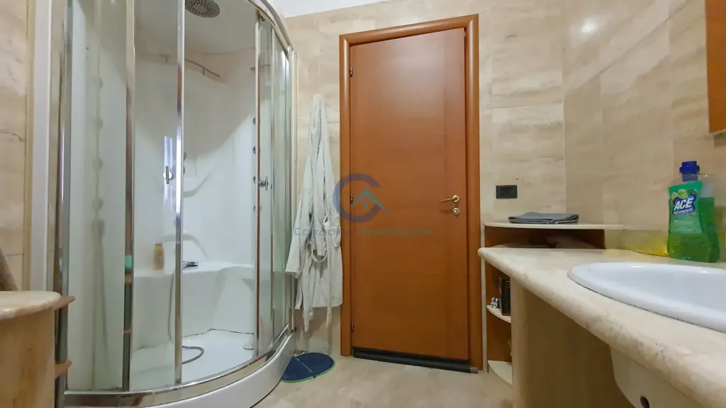 Salles de bain - Bright Apartment with Panoramic Balcony in Catanzaro