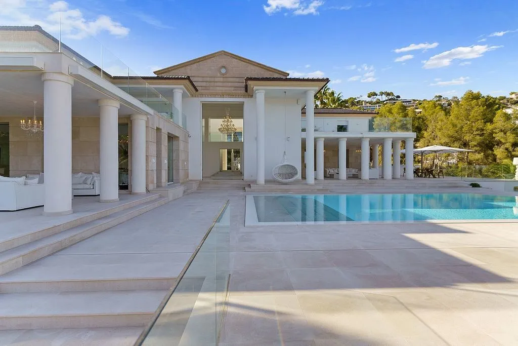Bassein - Neoclassical Villa with Pool in Son Vida