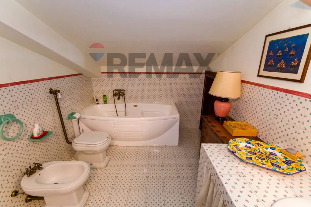 Bathrooms - Elegant Villa with Pool in Castelvetrano