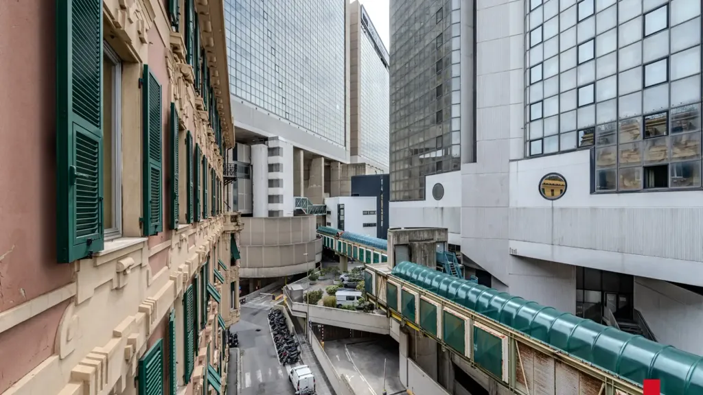 Balcone - Office Space with West Exposure in Genoa