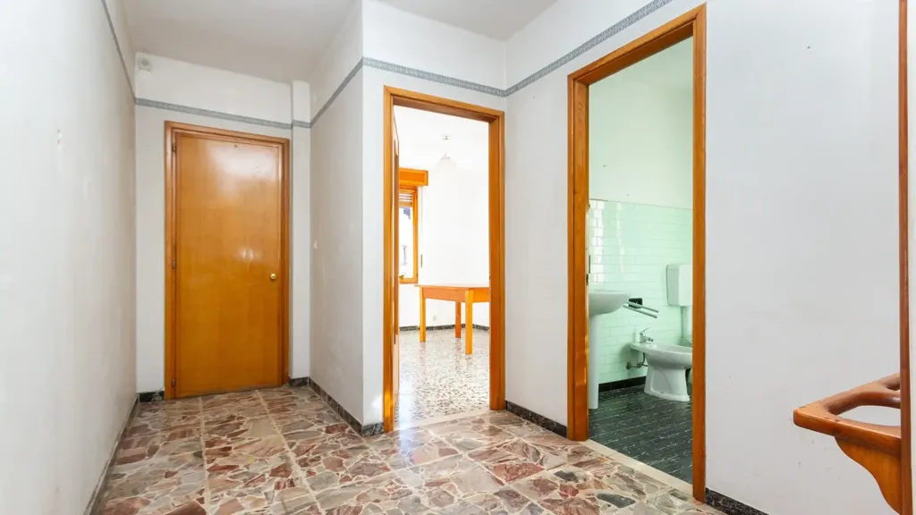 Entrée - Detached House with Three Garages in Frassino