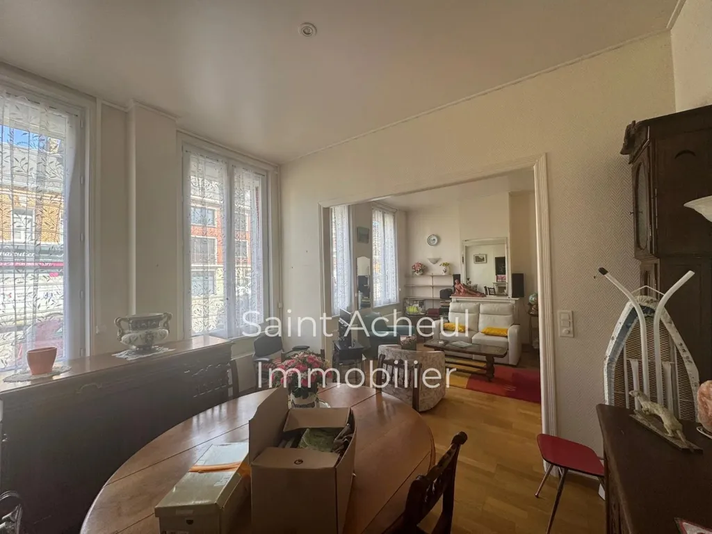 Salle à manger - Maison avec Jardin et Garage à Proximité