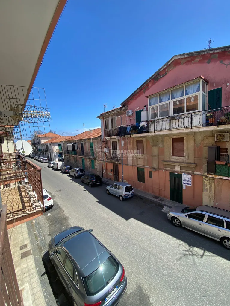 Välivaade - Studio Flat with Balcony in Central Messina