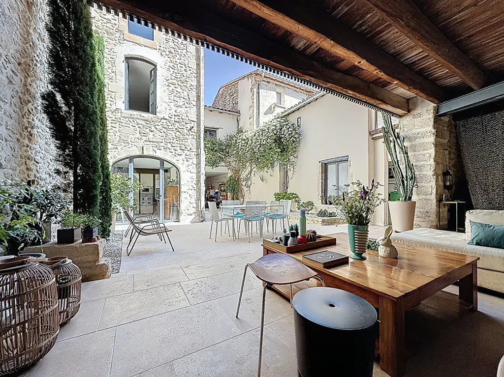 Jardin - Maison de Village avec Cour au Centre Historique d'Aramon