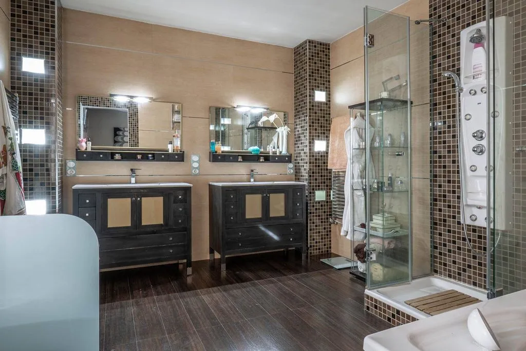 Bathrooms - Historic Palatial House with Pool in Ogíjares