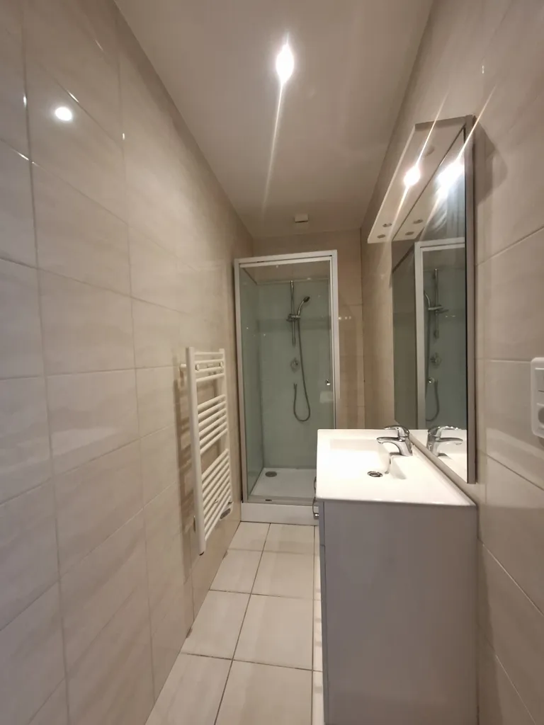 Bathrooms - Studio with Veranda in Gif-sur-Yvette