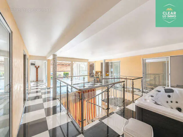 Séjour - Maison à Rénover avec Piscine à Briey
