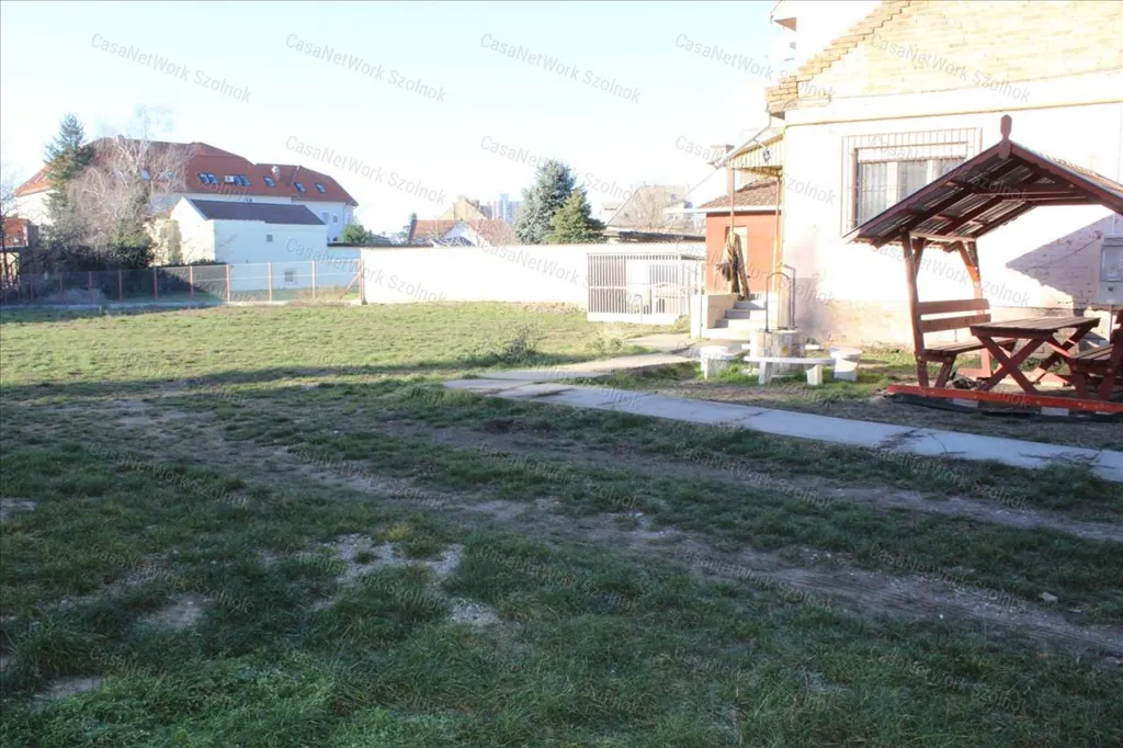 Aed - Development Plot with Family House in Szolnok Centre