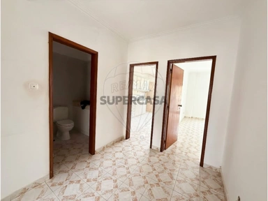 Ingresso - T2 Apartment with Natural Light in Odivelas