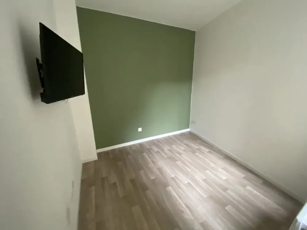 Chambres - Appartement 2 Pièces avec Cour à Saint-Quentin