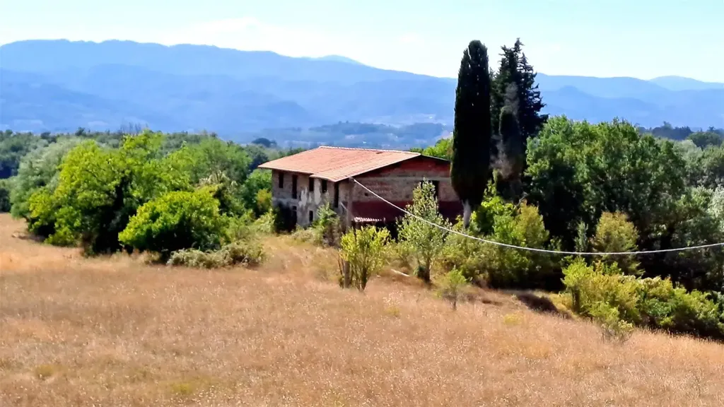 Välivaade - Rustic Farmhouse with 5000m² Land in Vicchio