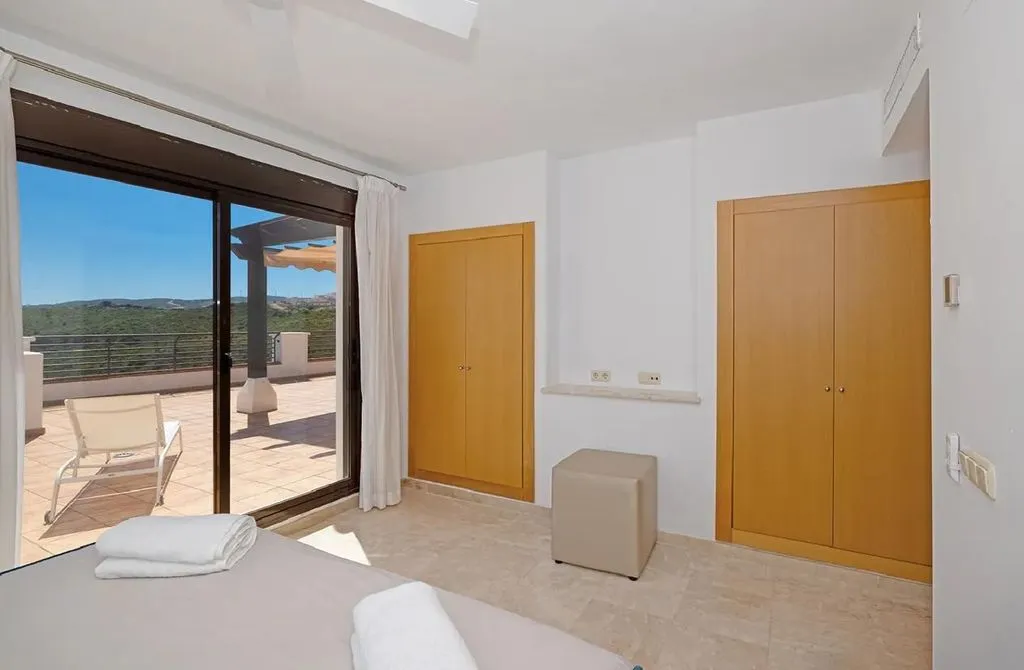 Bedrooms - Luxury Flat with Pool in Casares, Andalusia
