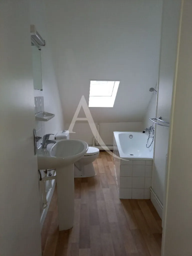 Salles de bain - Appartement 2 Pièces au Centre d'Étrépagny