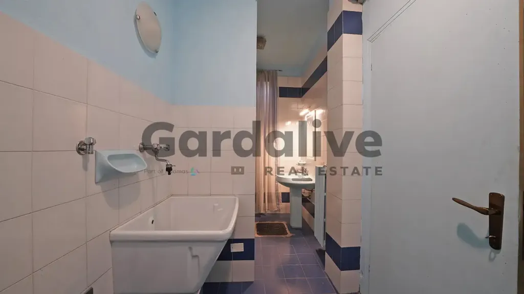 Salles de bain - Quadruplex with Panoramic Terrace in Sirmione
