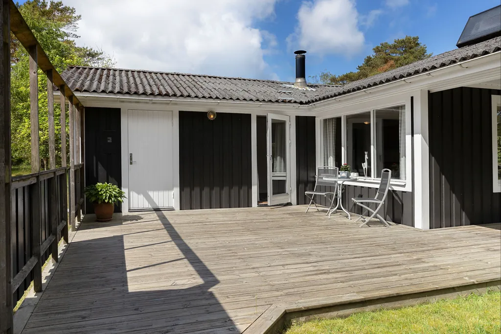 Terrasse - Classic Summerhouse with Nature in Skiveren