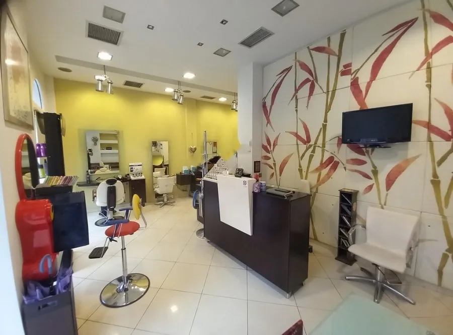 Toad - Retail Unit with Workspace in Serres Centre