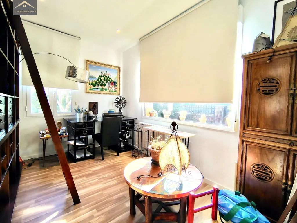 Bureau - Rustic Chalet with Pool near Santander