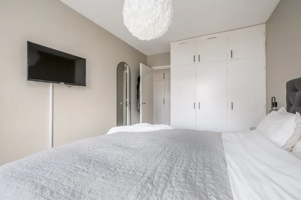 Chambres - Modernised Flat with Glass Balcony in Central Location