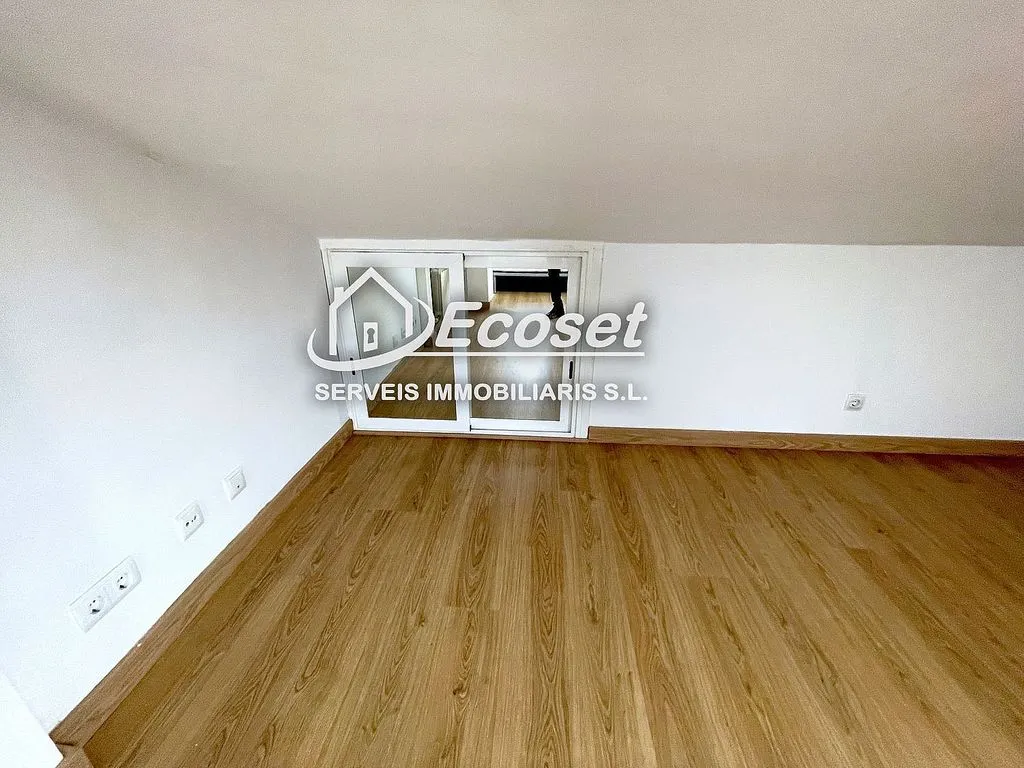 Stanze - Triplex with Central Heating in Vallirana Centre
