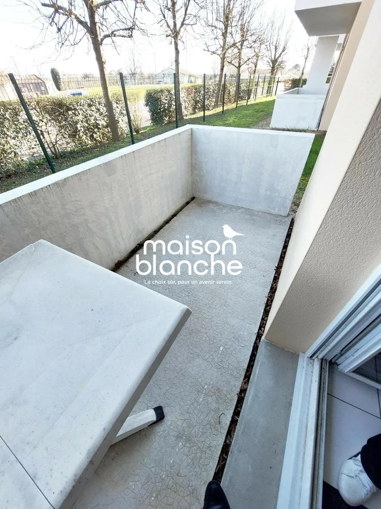 Terrace - Modern Flat with Balcony in Parthenay