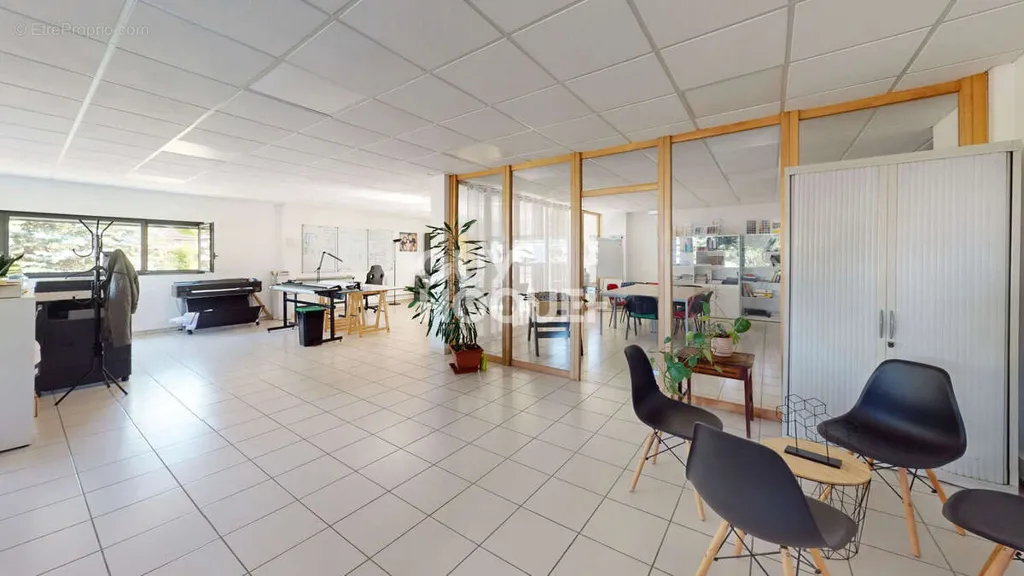 Bureau - Immeuble Tertiaire Haut de Gamme à Rioz