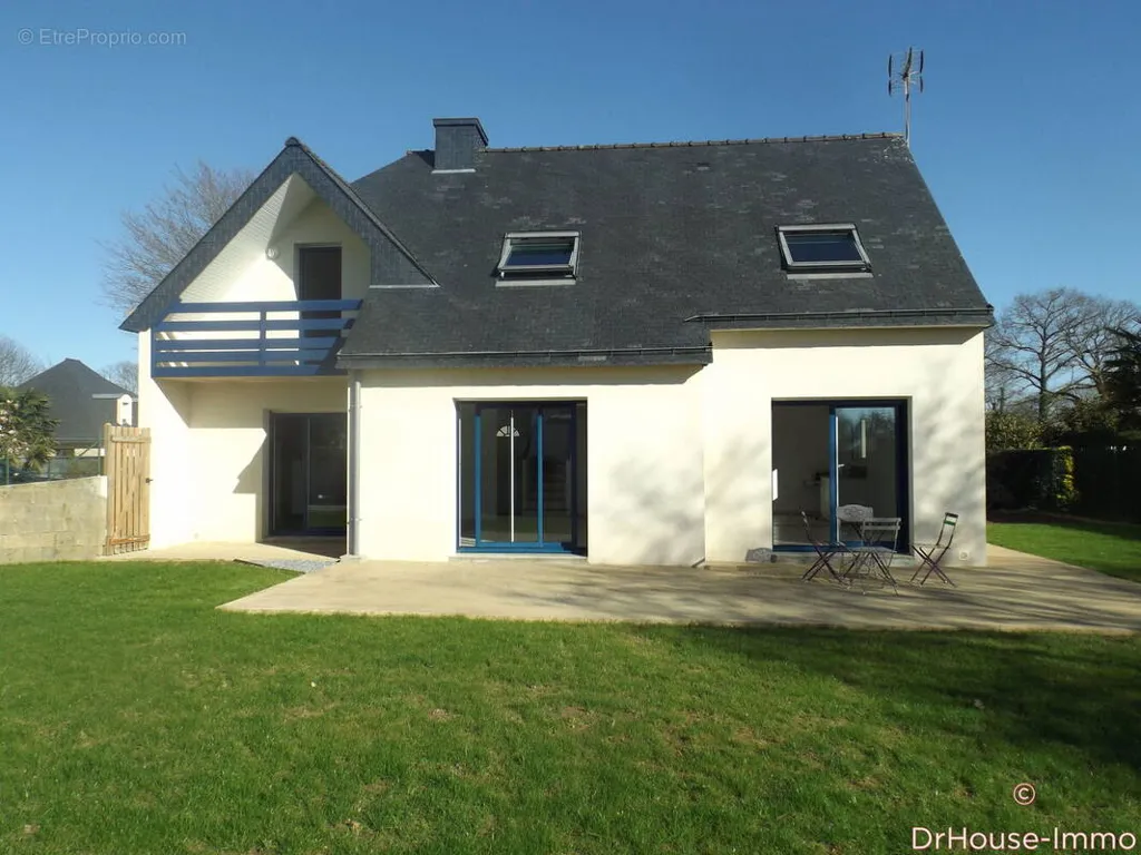 Exterior - Modern House with Garden near Berric Centre
