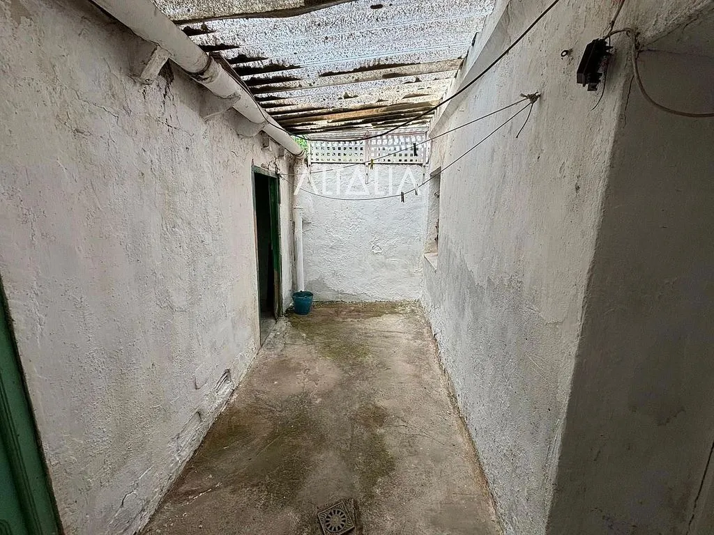 Aed - House with Patio in Cardenete