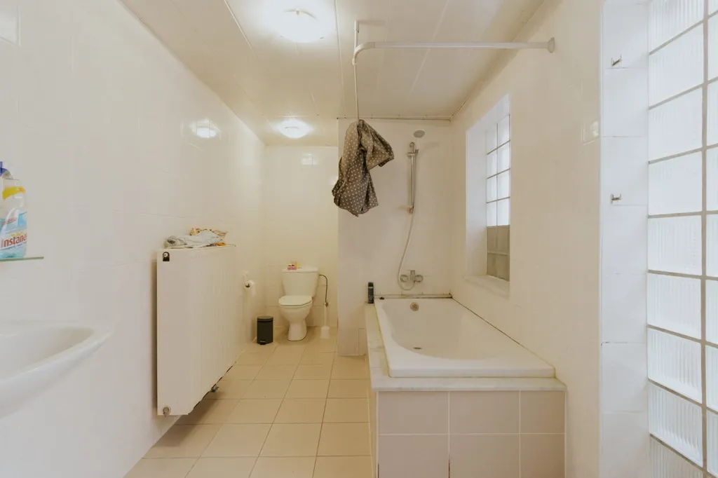 Salles de bain - Maison avec Jardin Urbain à Renaix