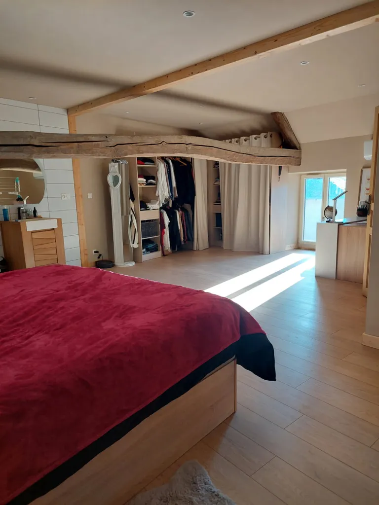 Chambres - Maison Atypique avec Cour au Centre de Yenne