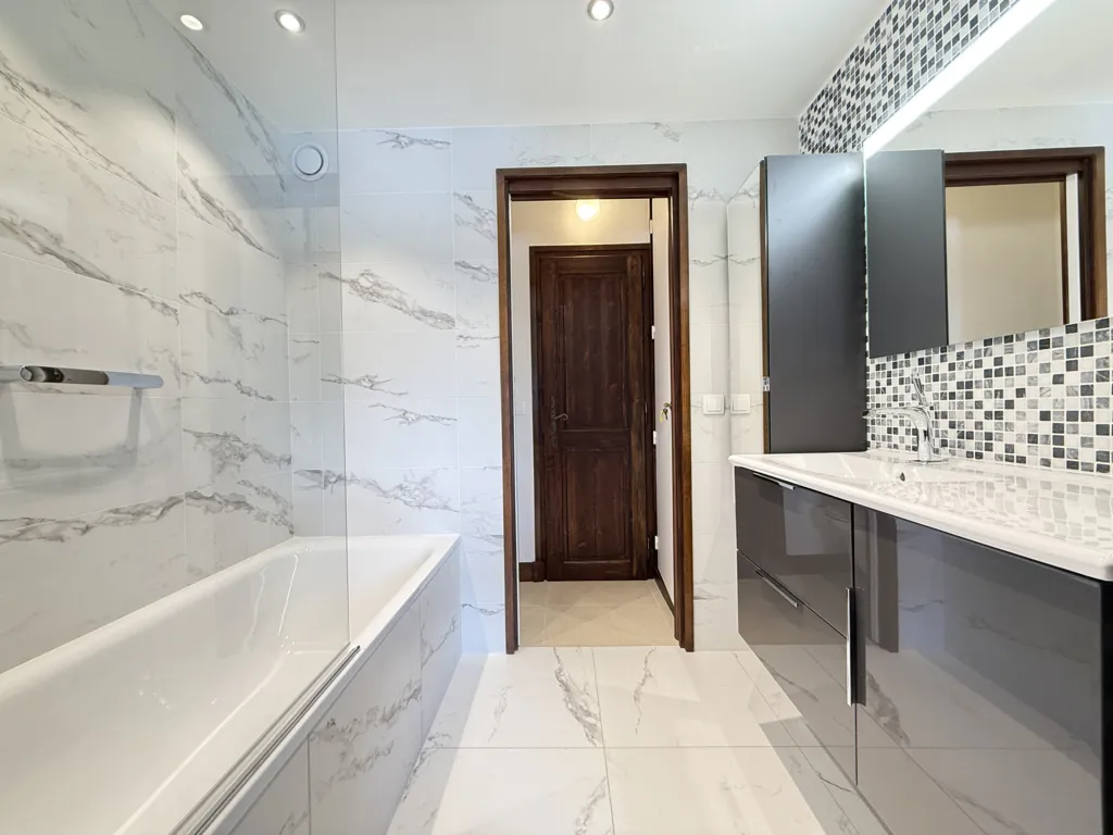 Bagni - T2 Flat with South Terrace in Village Centre