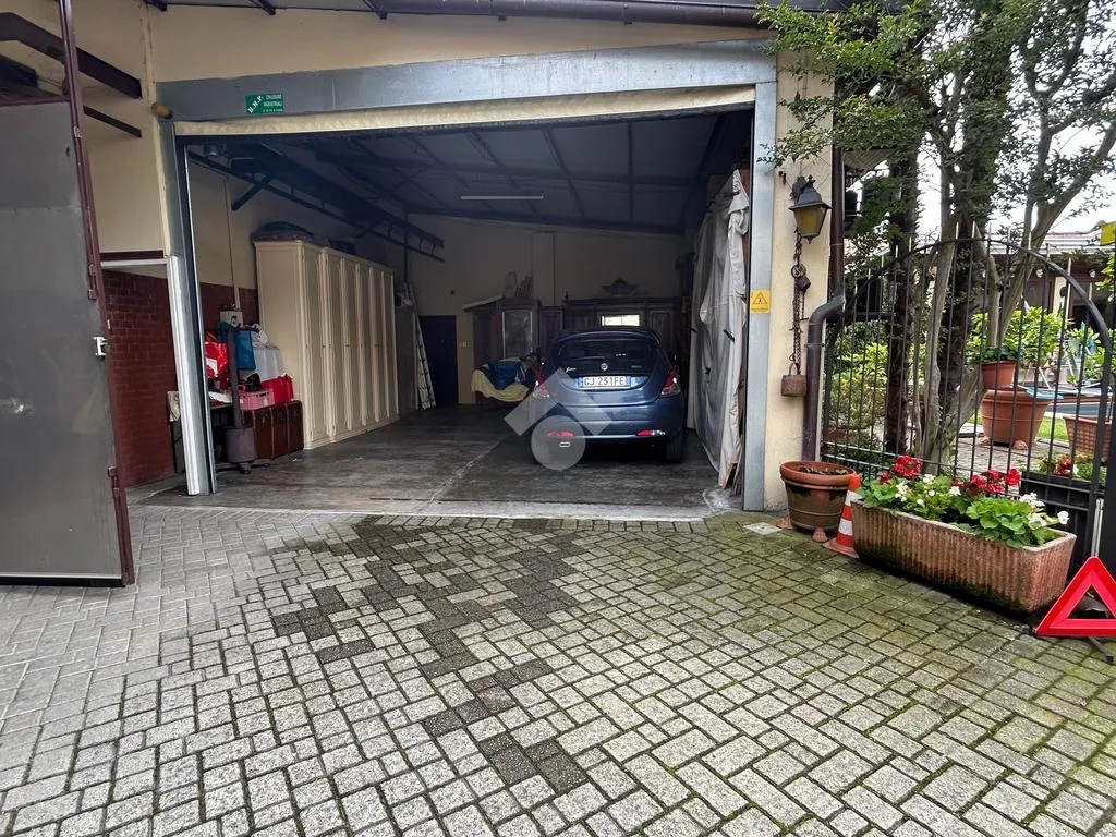 Garage - Independent House with Balcony in Samone