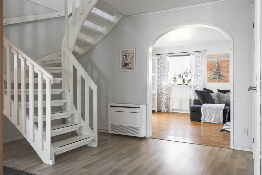 Rooms - Villa with Garden in Hässlegården
