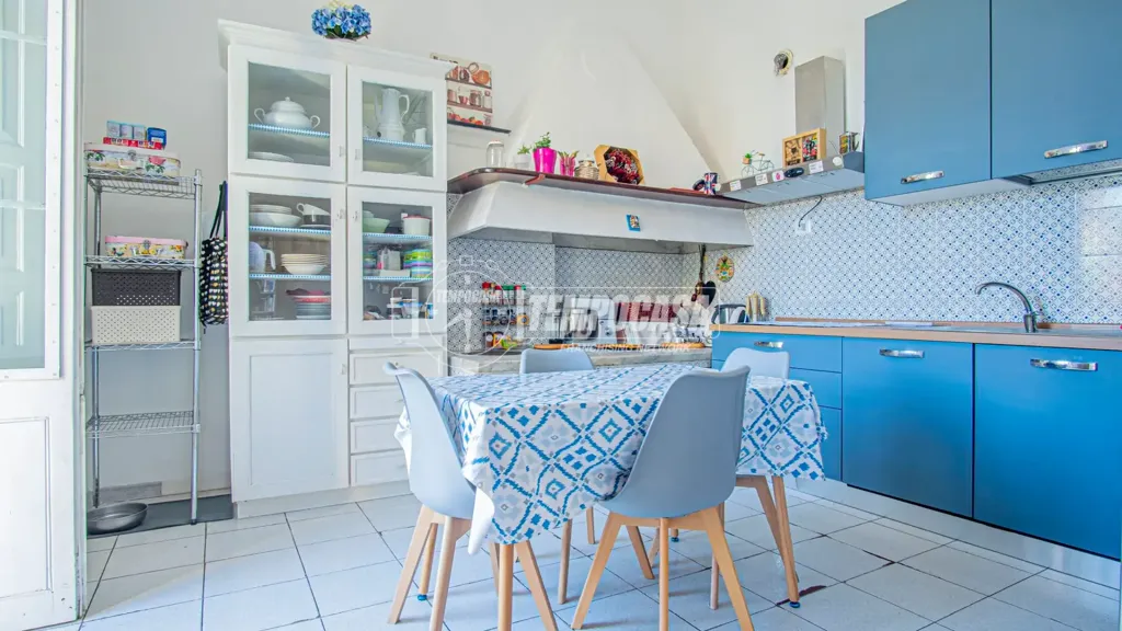 Cucina - Historic Apartment with Balcony in Lavagna