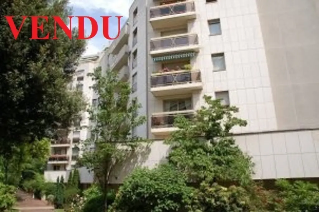 Esterno - 3-Piece Paris 12th with Balcony and Services
