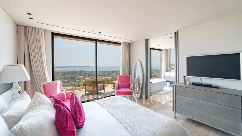 Chambres - Villa Luxueuse avec Vue Mer à Golfe-Juan