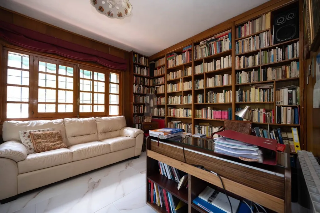 Kabinet - Detached House with Development Potential in Arturo Soria