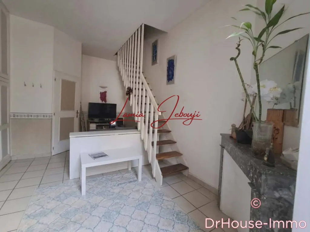 Entrée - T1 Bis Duplex avec Cheminée à Bordeaux