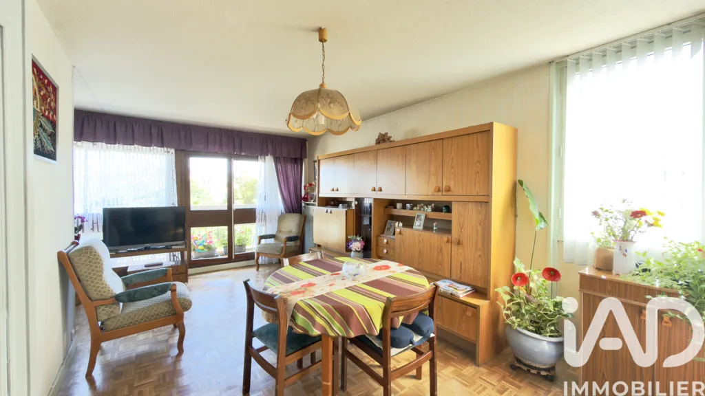 Sala da pranzo - 3-Bed Apartment with Balcony in Nanterre