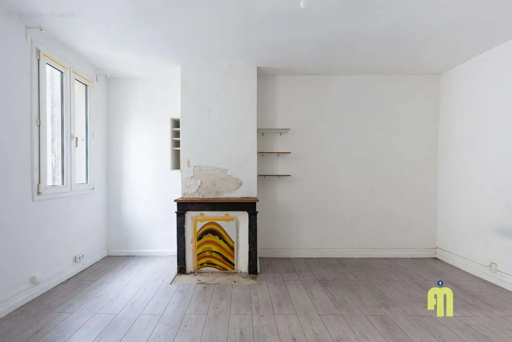 Toad - 3-Unit Apartment Complex in Paris-17e