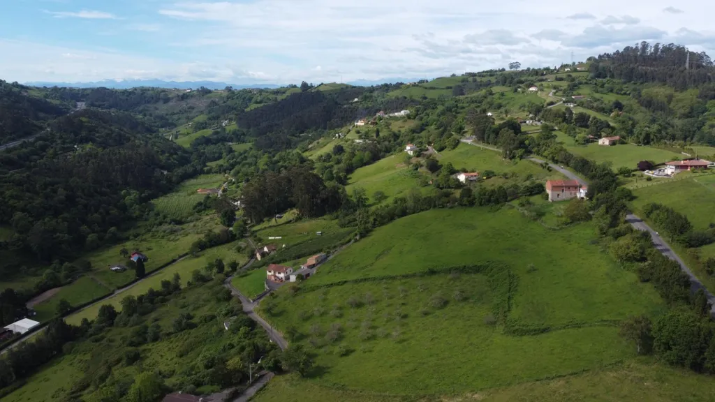 Vue aérienne - Buildable Plot with Garden in Leorio