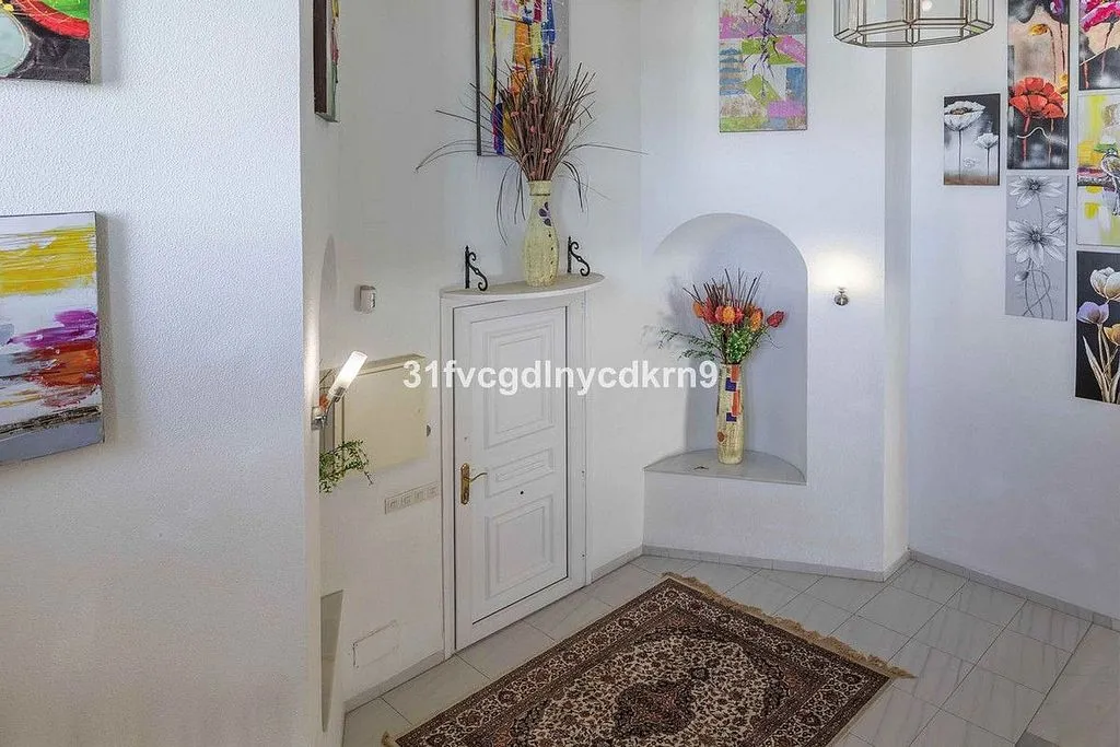 Esik - Independent Villa with Pool in Estepona