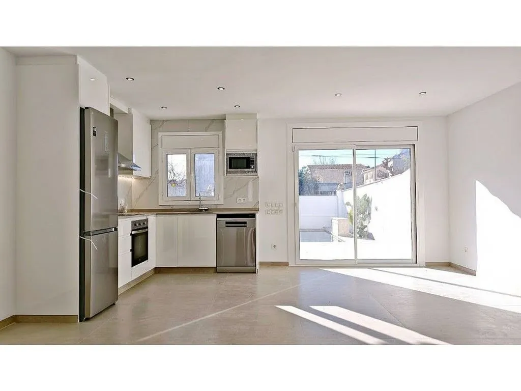 Kitchen - Modernised Chalet with Pool in Empuriabrava