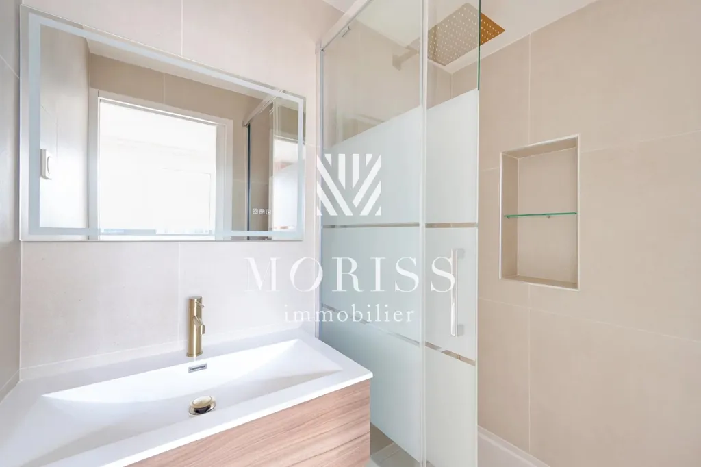 Bagni - 5-Piece Apartment with Balcony in Paris