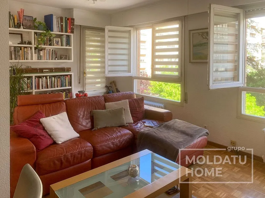 Séjour - Student-Friendly Flat with Central Heating in Iturrama