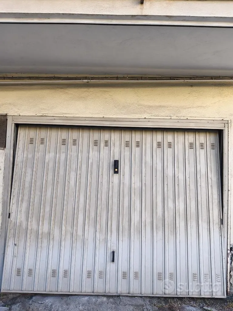 Garaaž - Garage with Private Bathroom in Via Graziella