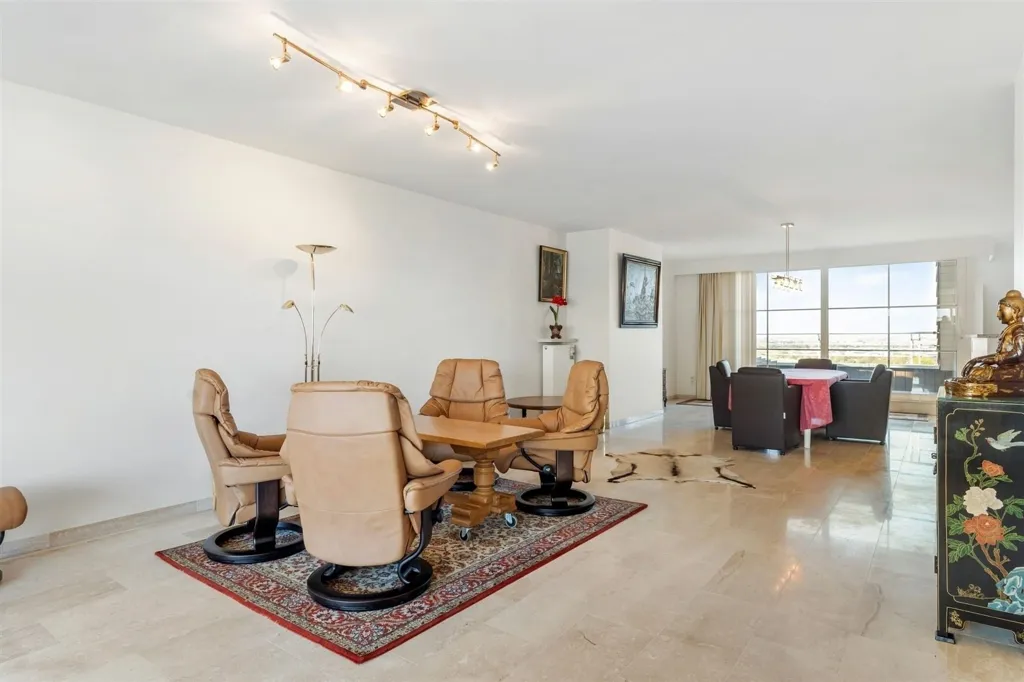 Dining Room - Spacious Apartment with Polder Views in Blankenberge