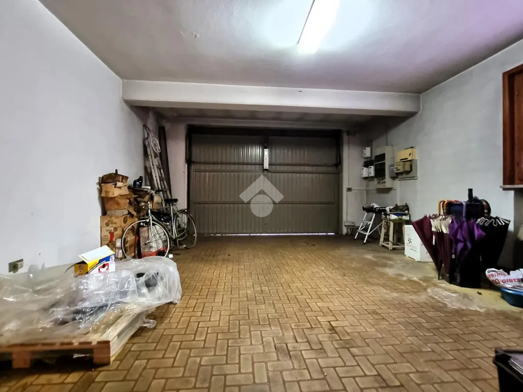 Garage - Villa with Garden in Borgo Virgilio