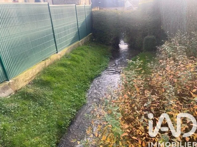 Jardin - Maison de Plain Pied avec Piscine à Attichy