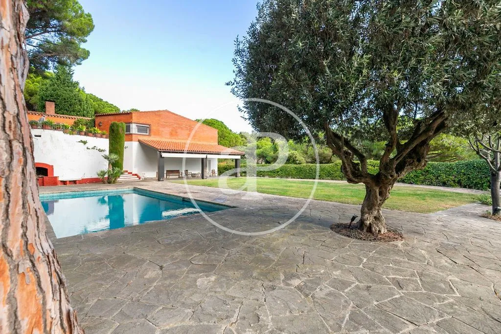 Piscine - Luxury Villa with Pool in Sant Andreu de Llavaneres