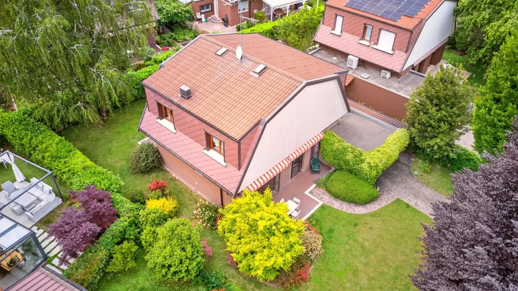 Õhuvaade - Villa with Private Garden in Arese